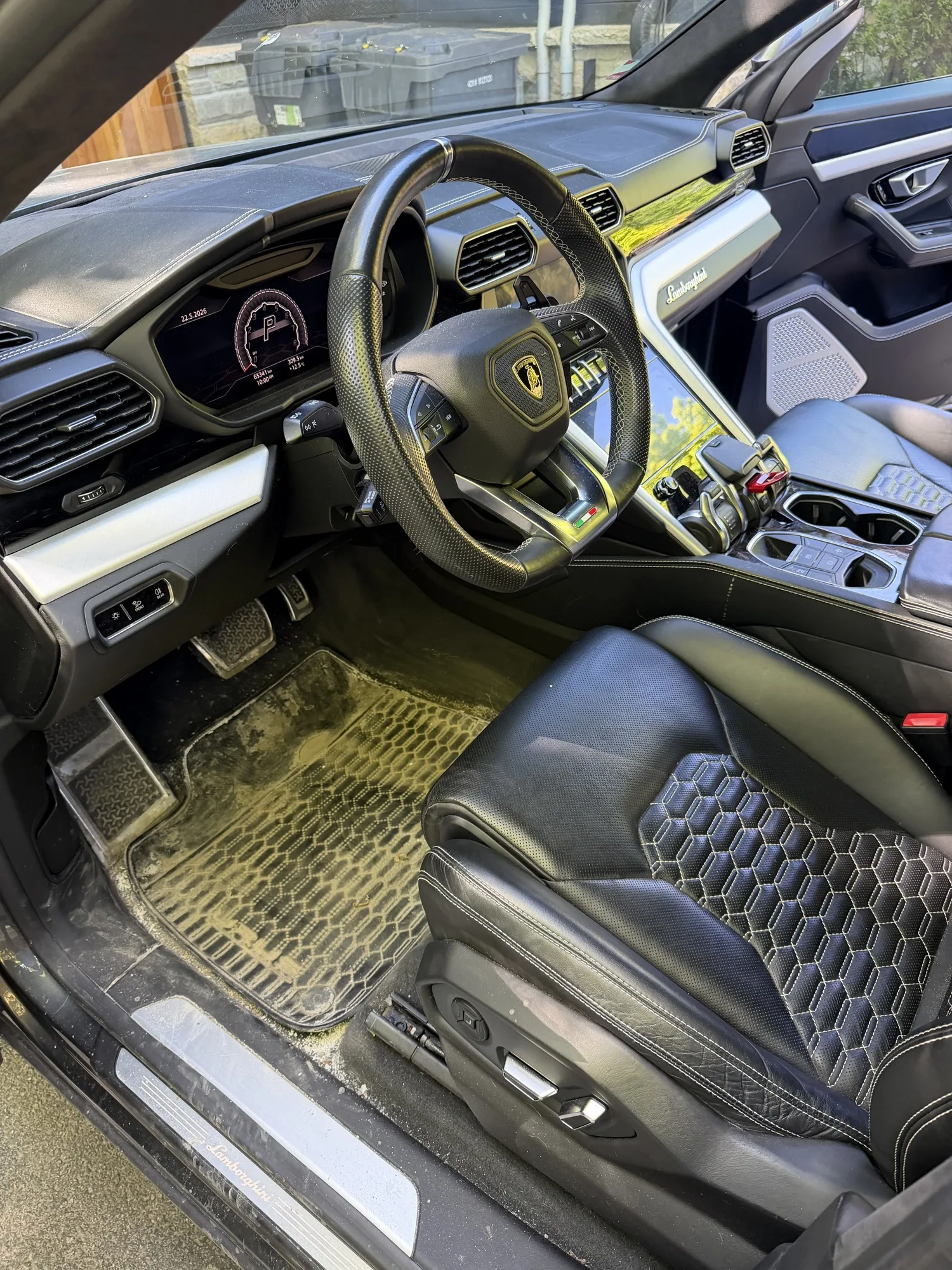 Urus Seat Detail — car detailing in Kanata, Ottawa